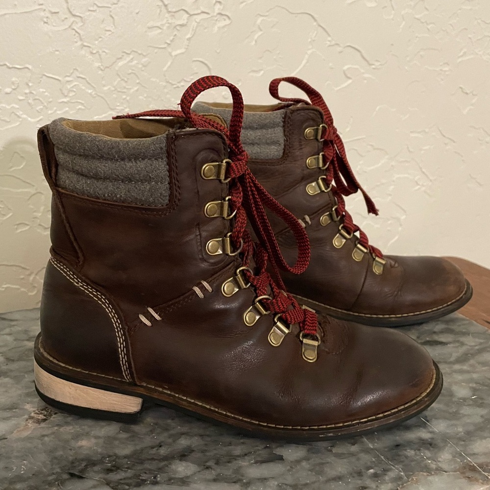 Kodiak Surrey II hiking boots. Size 6. GUC.